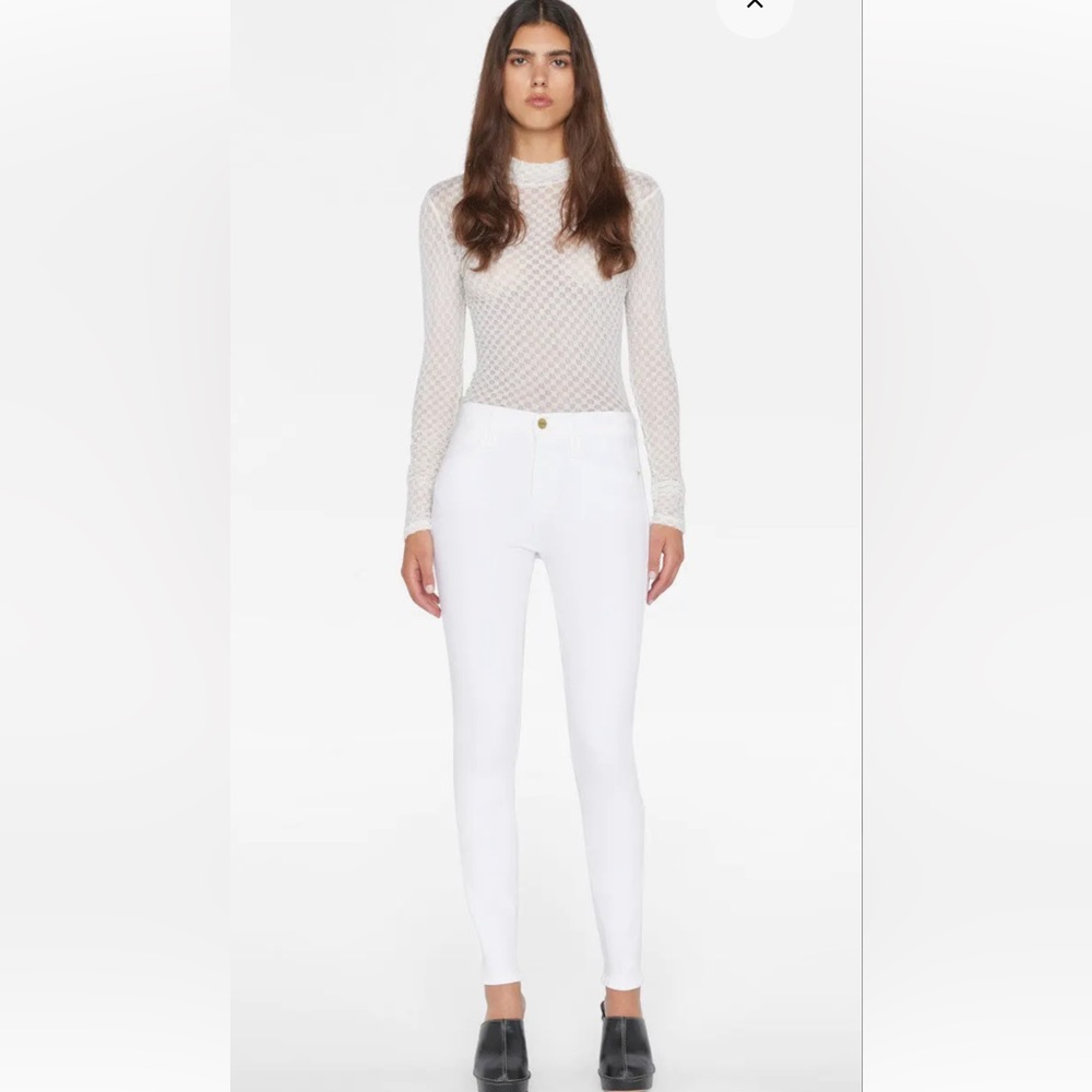 Frame Denim Le High Skinny in Blanc.